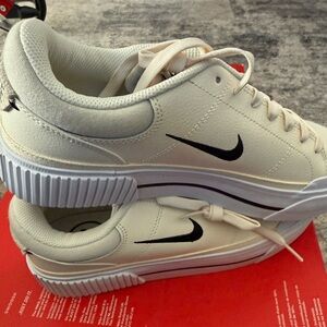 Nike Emma Court Legacy